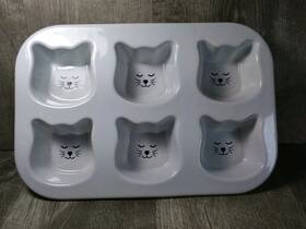 Pan-10 10 Strawberry Street 017794457712 Ceramic Muffin Street- Ovenware Cat Molds White With Pink Base