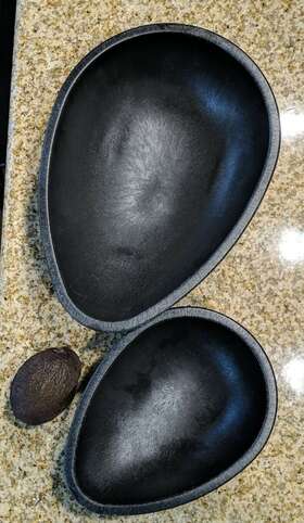 P-03068 American Maid P-03069 2-piece Guacamole Chip Bowl Set Black Euc