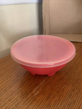 P-03075 American Maid 10 Oz Salsa/guac Footed Bowl With Lid #p03075 Red