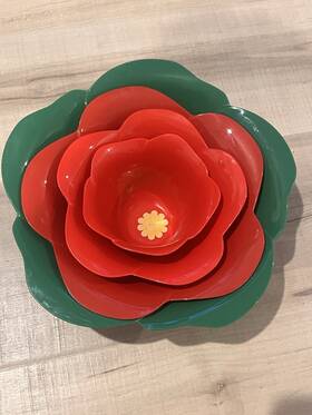 Avon 888761099576 Christmas Poinsettia Nesting Bowls - Floral Design Multiple Sizes Set Of 4