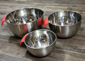Bx39 Bino Set Of 3 Stainless Bowls With Red Silicone Bottoms And Handles