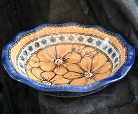 408b Boles Awiec / Polish Pottery Unikat Bowl J. Chyra Hand Painted Scalloped Floral Poland
