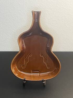 91677 Btc Ceramic Violin/guitar Shaped Bowl Usa. C-2