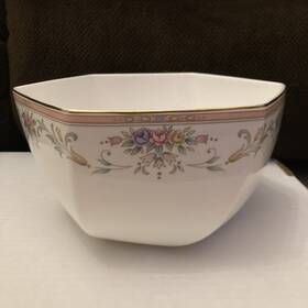 Y-1013 Christopher Stuart Spring Crest By Hexagon Serving Bowl Bone China
