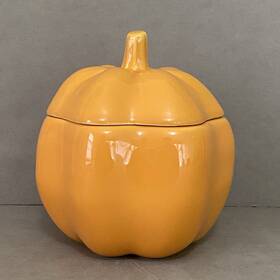363-901 Crate And Barrel Small Orange Pumpkin Shape Covered Dish Or Soup Bowl