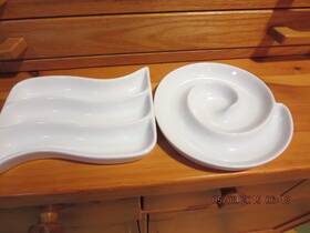 T5a-7 Crate And Barrel Two White Ceramic Serving Dishes