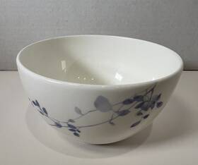 8666175 Crate & Barrel And Kiri Soup Cereal Bowl Porcelain Blue Leaves Discontinued