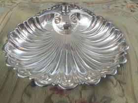 9-13s Crescent Vintage Silverplate Seashell Serving Display Dish Dolphit Feet And Candle
