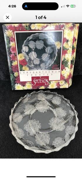 323854 Crystal Clear Studios Glass Crudite Serving Dish. 13 Inch Diameter. Four Sections No Box