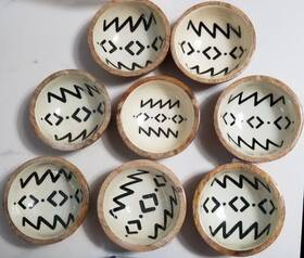 Danica Studio 064180274439 8 Ziggy Mango Wood Mini 4 Inch Diameter Bowls Cream With Black Lines