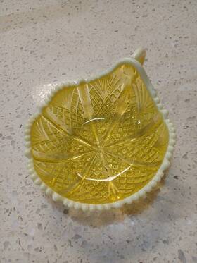 235342 Davidson Uranium Glass Handled Nappy Bowl Lords And Ladies Vaseline Rd W268