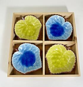 55490 Dennis East International Set Of 4 Leaf Shape Ceramic Dishes With Wooden Tray
