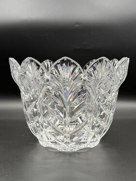 Fifth Avenue Ltd. 044117204968 Scalloped Crystal Portico 9 Inch Bowl 24% Lead Made In Poland
