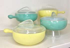 J-314 Glasbake Teal Yellow Handled Bowls With Fin Lids Set Of Four