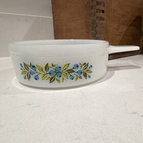 P-83-b Glasbake Vintage Jeannette Soup Bowl Or Casserole Dish Blueberry Pattern
