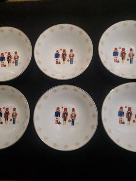 Holiday Style 430002102745 6 Ceramic Soup Cereal Bowls Nutcracker Pattern Gold Trim