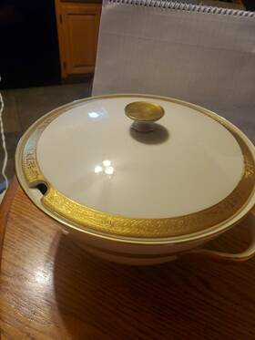 W309c Hutschenreuther One 1 Bavaria Gold Trim Soup Tureen Bowl W Lid