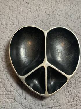5815 Inspired Generations Divided Love And Peace Nut Candy Heart-shaped Serving Dish