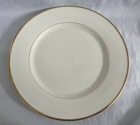 Sy-4160 International High Point Ultra Bone Ivory With Gold Trim Dinner Plate. Japan
