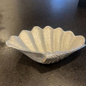 474968 Julia Knight Large By The Sea Tahitian Clam Shell Bowl Hydrangea 18 Inches