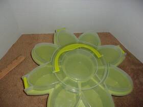 Kitchen Collection 797063061368 Flower Dip Set W Locking Lid