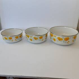 781-1006 Kobe Kitchen Vintage Mid Century Yellow Poppies Enamelware 3 Bowl Set