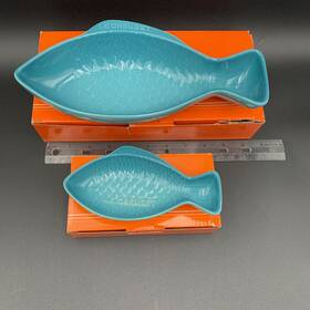 Le Creuset 630870215312 Set 2 Stoneware Caribbean Blue Fish Shape Dish Sm 6.25 Inch Med 10.5