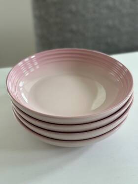 Le Creuset 843251141296 Pasta Bowls Pink Shell Stoneware 22cm 30oz 8.5 Inch Set Of 4