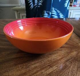 Le Creuset 843251170920 9.5 Inch Serving Bowl Flame Volcanic Orange 2.2l 24cm Euc