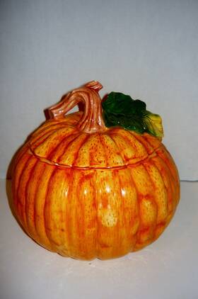 X781 Lillian Vernon Pumpkin Soup Tureen No Ladle