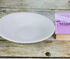 Liq10 Livingquarters White Embossed Basketweave Lines 9 Inch Round Serving Bowl