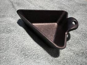 Lodge 075536054667 Hmst Cast Iron Server Seasoned Triangle Dessert Appetizer