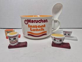 A739 Maruchan Instant Lunch Ramen Noodle Bowl With Spoon And Chop Stick Holders