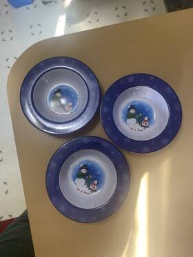 Su39 Melamine Wares 3 Snowman Bowls 2 Inch X 5.5 Not Including Edges. Used
