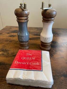 40250035 Mud Pie Mudpie Enamel Salt And Pepper Grinder Set Inch Grind / Twist Queen Napkins