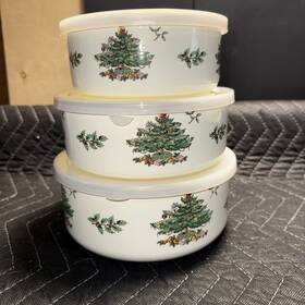 201-04209 Nikko Happy Holidays Christmas Mixing Bowl Set 3-piece With Lids