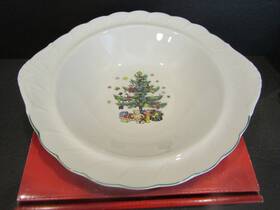 Nikko 400266902405 Japan Happy Holidays 10 Inch Vegetable Bowl Green Trim Presents Stars Tree