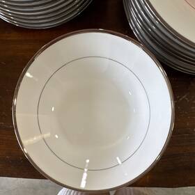 P4663 Nitto Mayfair Porcelain Soup Bowl Silver Lined Shiny White Round 6 Pc