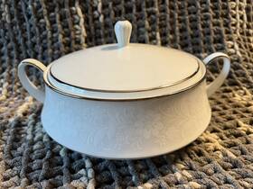 6909 Noritake Rainier Covered Casserole Vegetable Bowl With Handles