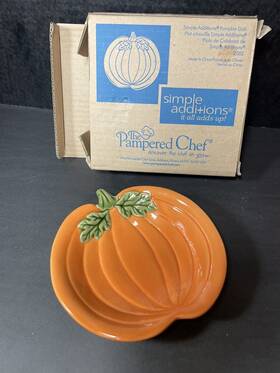 Pampered Chef 099901020828 Simple Additions Pumpkin Dish #2082 Fall Autumn Thanksgiving With Box