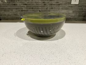 100923 Pampered Chef Salad Cutting Bowl Set