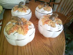 Pfaltzgraff 025398210268 4 Autumn Berry Covered Pumpkin Bowl Holds 20 Ounces Cream
