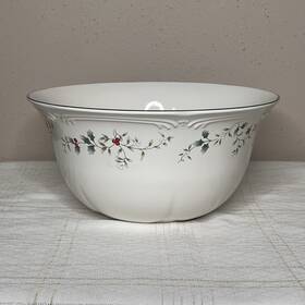 109-871-90 Pfaltzgraff Winterberry Great Bowl- Large
