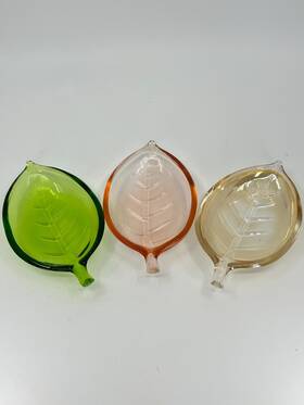 1922390 Pier 1 Imports 3 Small Leaf Dishes 5 Inch L X W Glass Decorative / Ashtrays