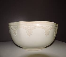 555931871 Pioneer Woman Farmhouse Lace Linen Round 10 Inch Large Serving Bowl Scalloped Rim