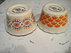 82375.01 Pioneer Woman Set/2 The Ramekins Purple Orange Blue Scalloped Flea Market 7 Oz