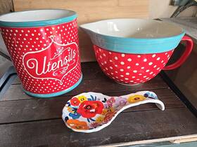 82828.01r Pioneer Woman 3 Piece Polka Dot Ceramic Batter Bowl Utensil Jar Spoon Rest