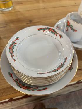 Poinsettia &ribbons 029706568287 And Coupe Soup Bowls Christmas Holiday
