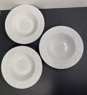 H5314 Royal Albert Set Of 3 Old Country Roses Embossed Bone China White 9.75 Inch Bowls