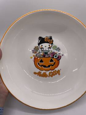 Sanrio 840298903801 New Hello Kitty 46oz Ceramic 9in Serving Bowl / Candy Dish Halloween Pumpkin